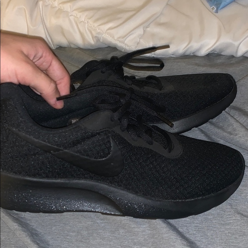 Nike all black running shoes